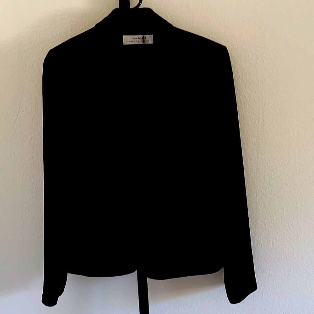 Brandnew TAHARI Arthur S Levine Women Suit